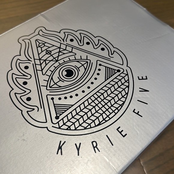 Nike Kyrie 5 SBSP SpongeBob SquarePants - Picture 9 of 9